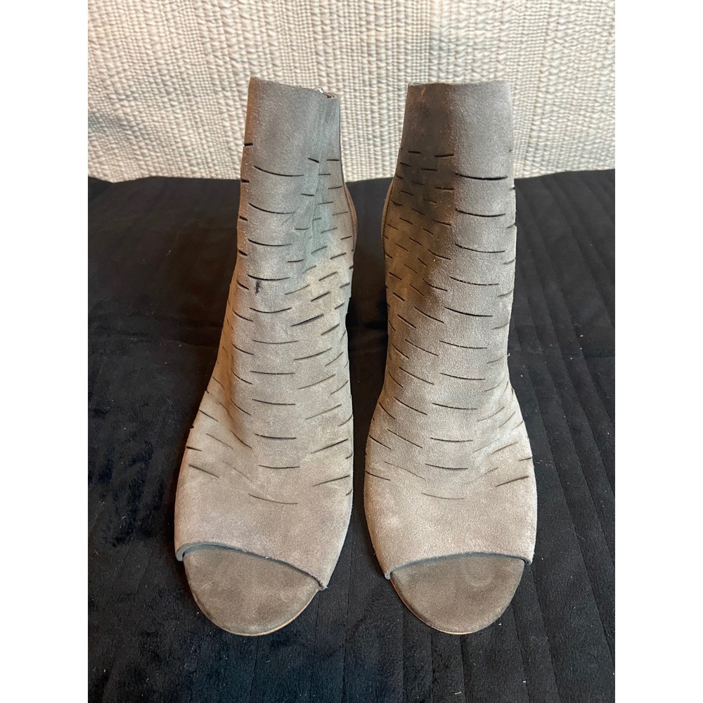 1.STATE Shiya Gray Suede Perforated Peep Toe Block Heel Ankle Booties 8M